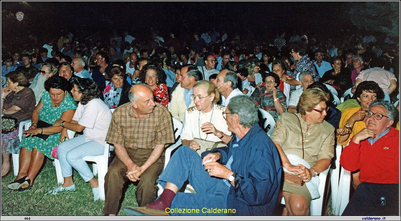 Pubblico al balletto nel Parco Tarantini 1992 3.jpeg