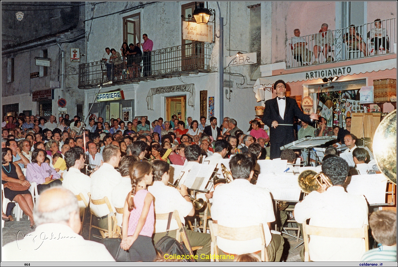 Rocco Eletto dirige la Banda di Montescaglioso - Concerto in Piazza Buraglia agosto 1993 2.jpeg