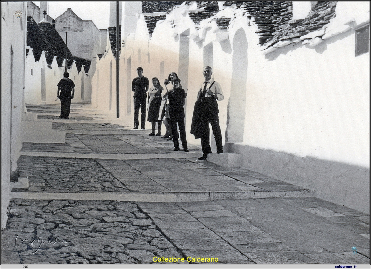 Biagio Schettino di Vittoria con la famiglia ad Alberobello.jpg