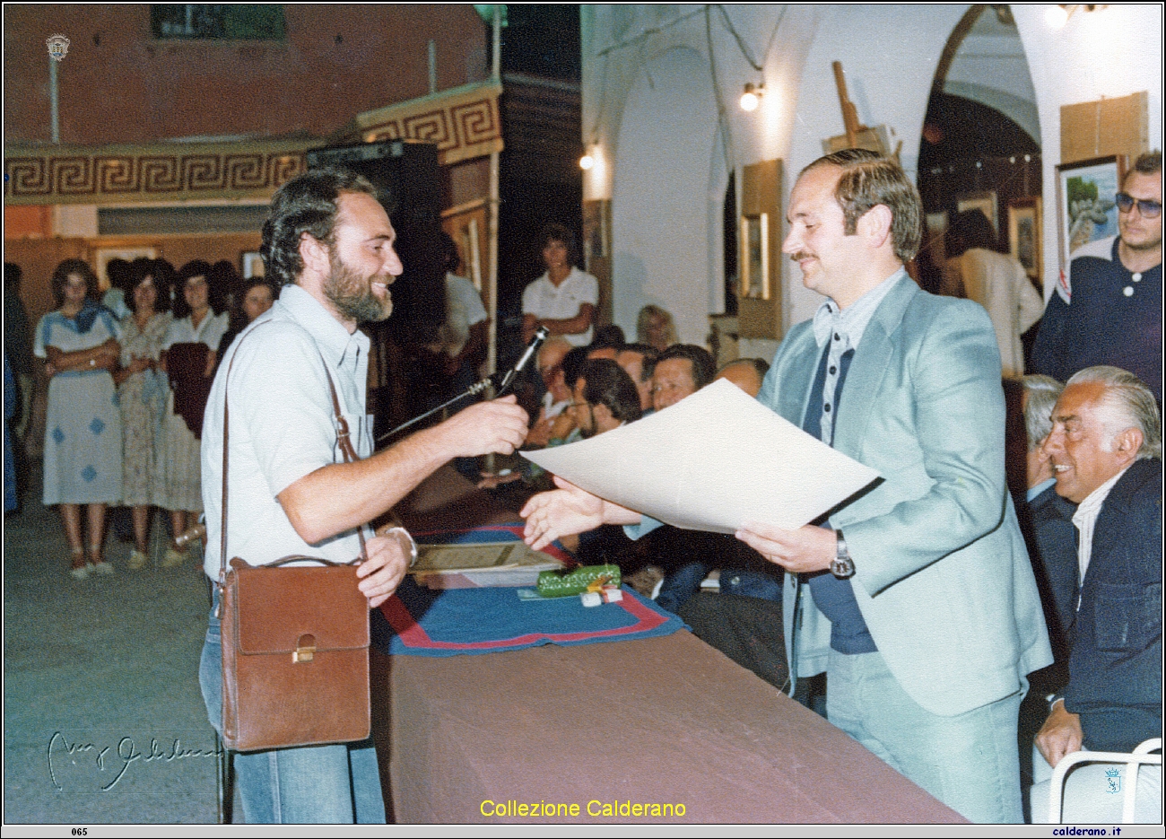 Raffaele Iannone premiato da Antonio Brando 1979 3.jpeg