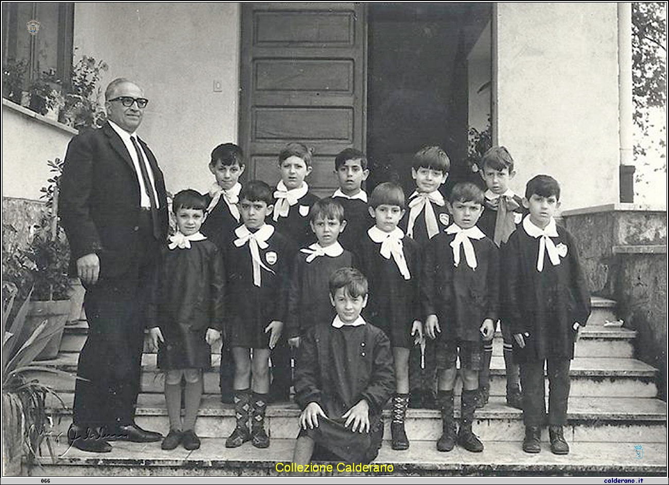 Anno scolastico 1968-69 con il Maestro Francesco Santoro .jpg