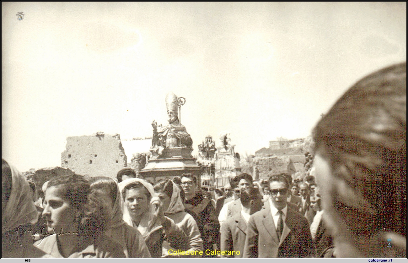 Arrivo al Castello della Statua di San Biagio -.jpg