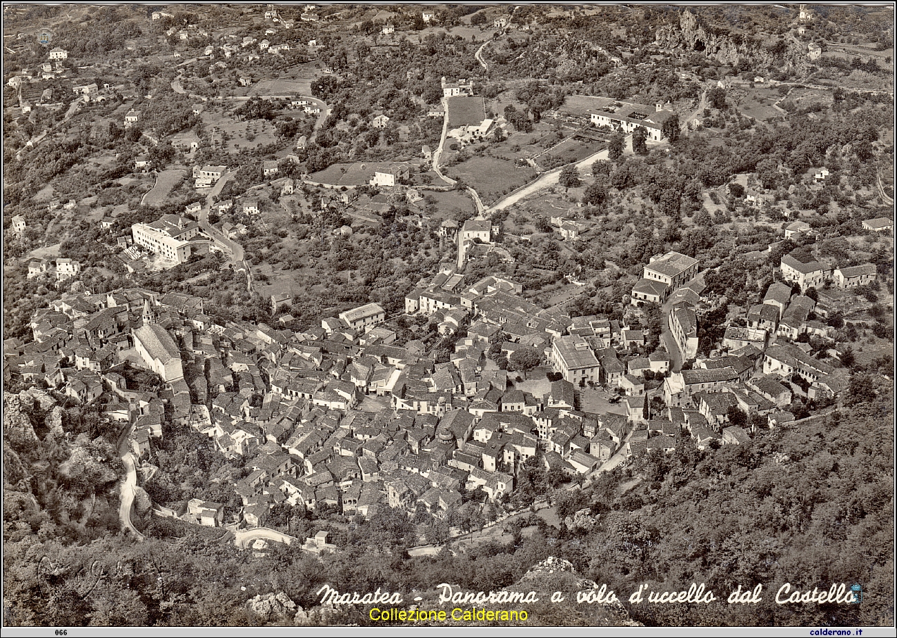 Cartolina - Panorama a volo d'uccello dal Castello .jpg