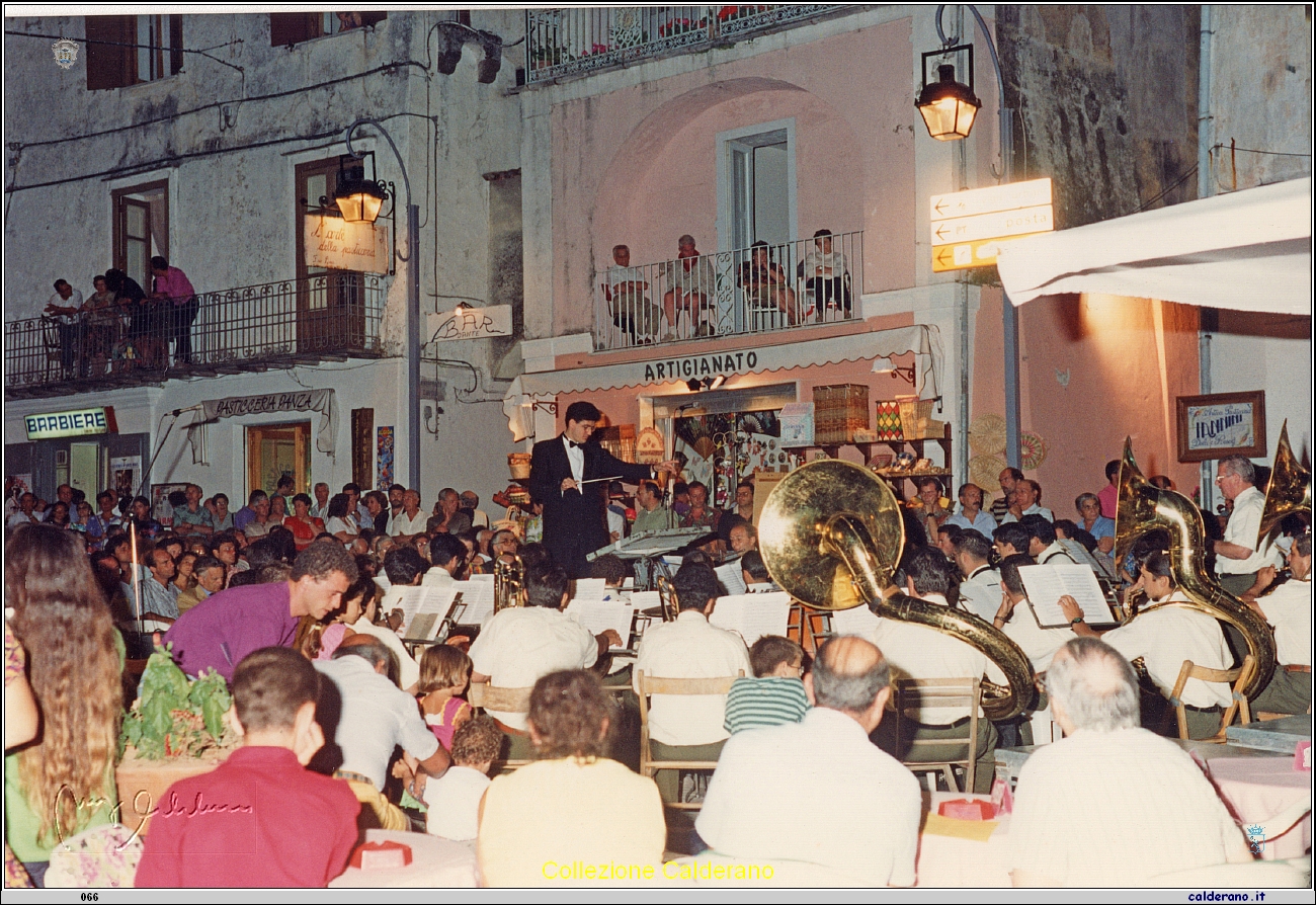 Concerto in Piazza Buraglia della Banda di Montescaglioso diretta da Rocco Eletto - agosto 1993 3.jpeg