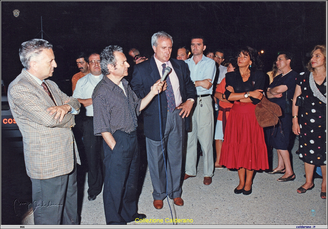 Manifestazione al Porto 1993 con Giuseppe Della Morte Sindaco.jpeg