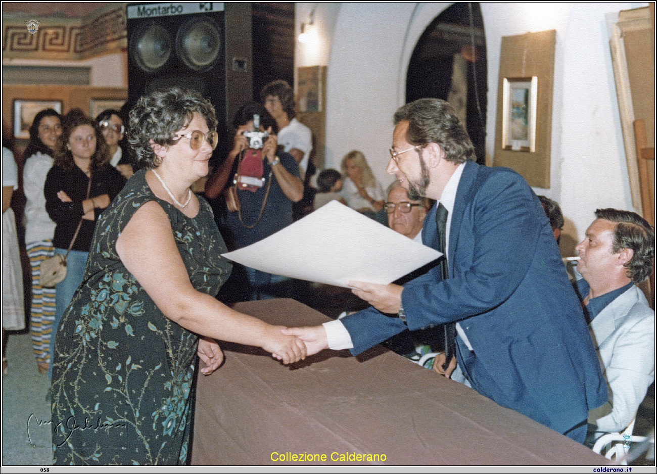 Francesco Sisinni premia 1979 5.jpeg