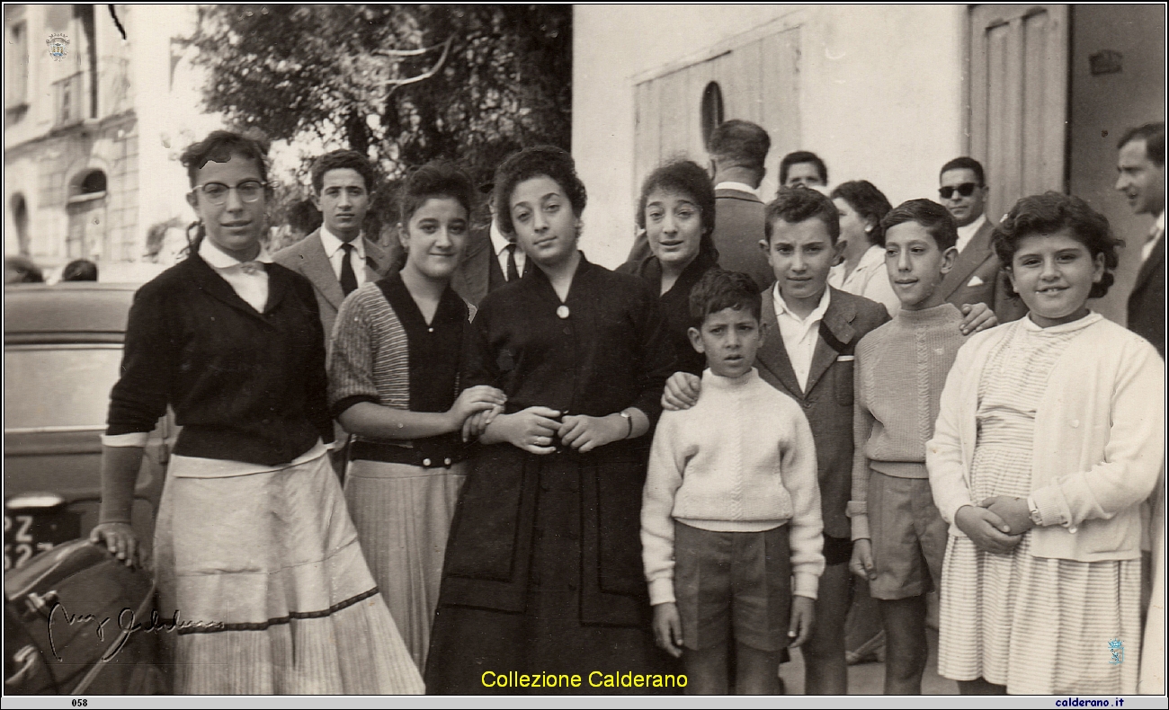 Maria Emilia, Biasino S, Rosellina, Marirosa, Mariapia, Biasino C., Biasino J., Ciccillo e Cristina 1956.jpg