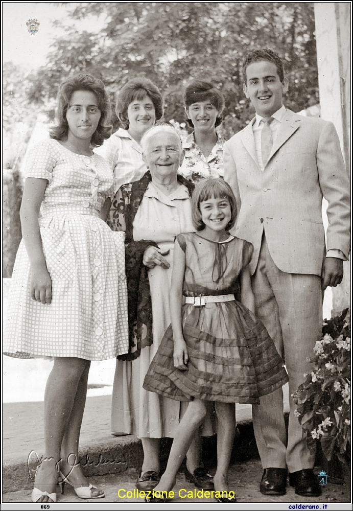 Bianca, Enza, Liliana la nonna Vincenza Riccio e la piccola Costanza.jpg