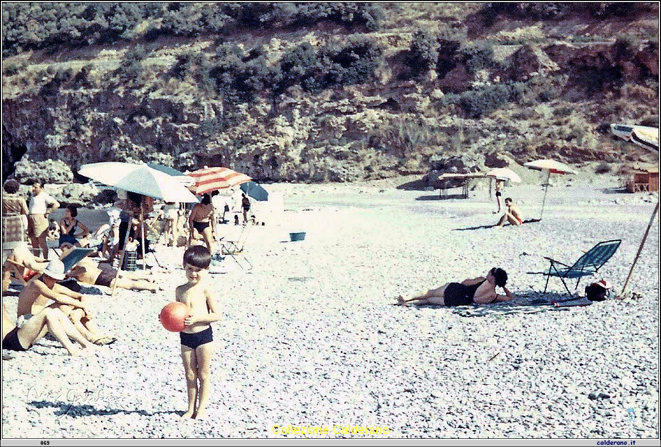 Spiaggia di Fiumicello Agosto 1966.jpg