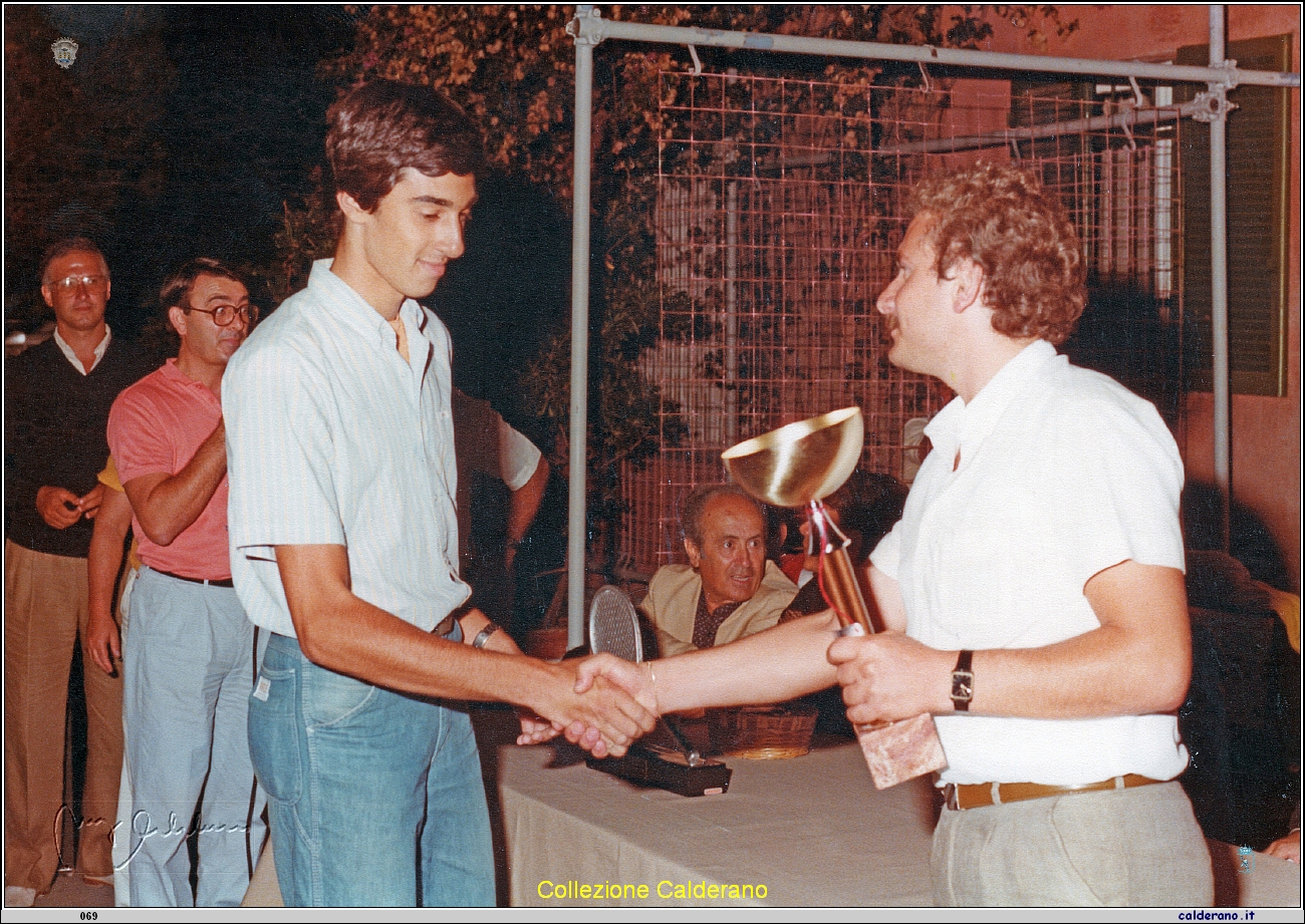 Torneo di tennis 1984 5 premia Gerardo Sarsale.jpeg