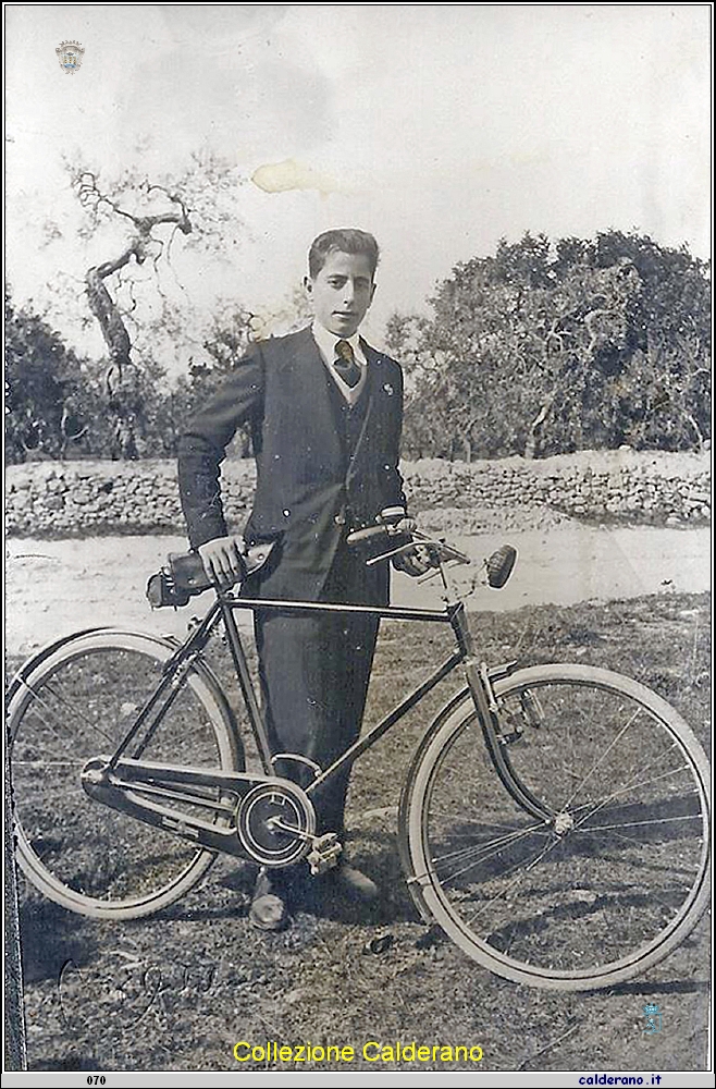 Alberto Crispo con la bicicletta.jpg