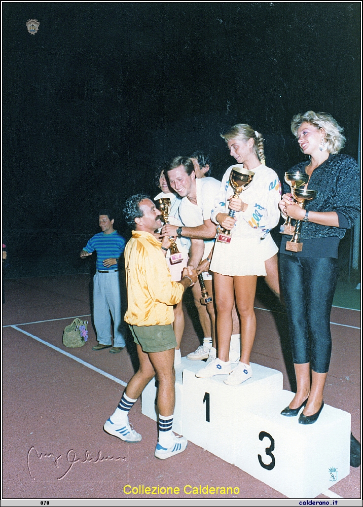 Antonio Marotta premia al Torneo di Tennis 1989.jpeg