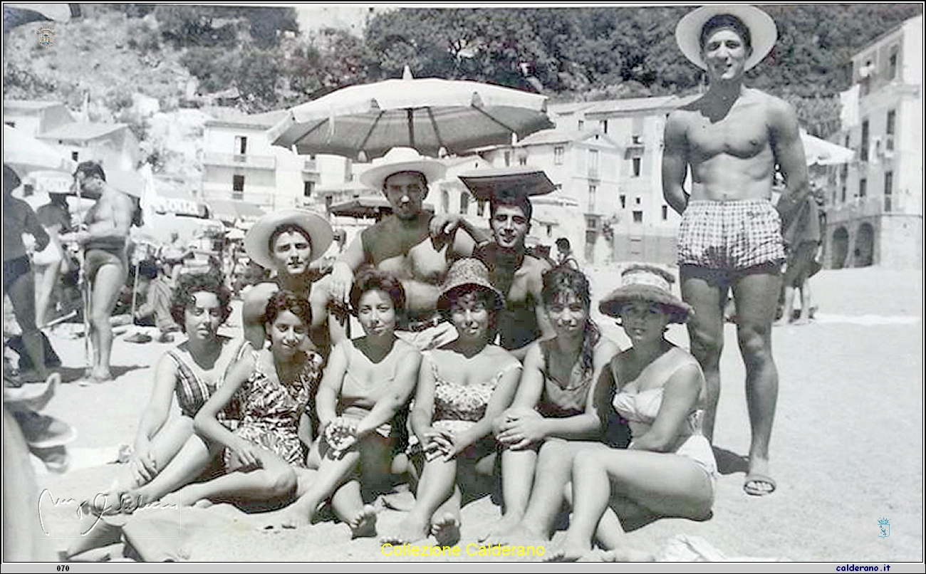 Bellezze al bagno sulla spiaggia del Porto.jpg