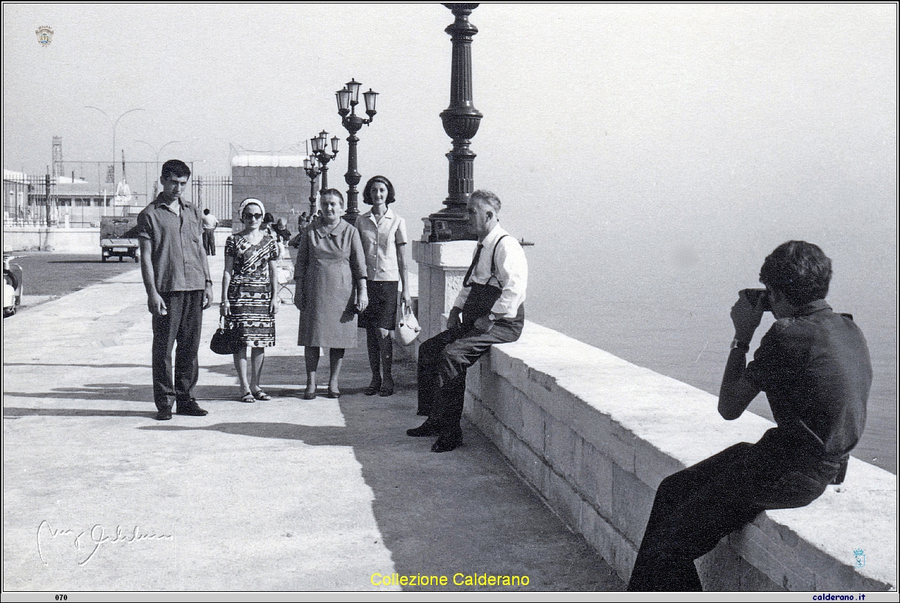 La Famiglia di Biagio Schettino sul lungomare di Bari.jpg