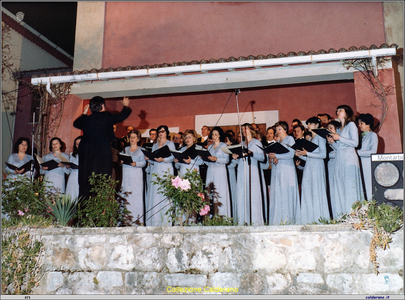 Coro a Piazza del Gesu' agosto 1981.jpeg