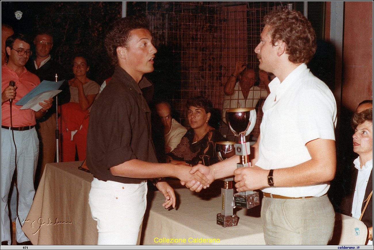 Gerardo Sarsale premia al Torneo di tennis 1984 6 .jpeg