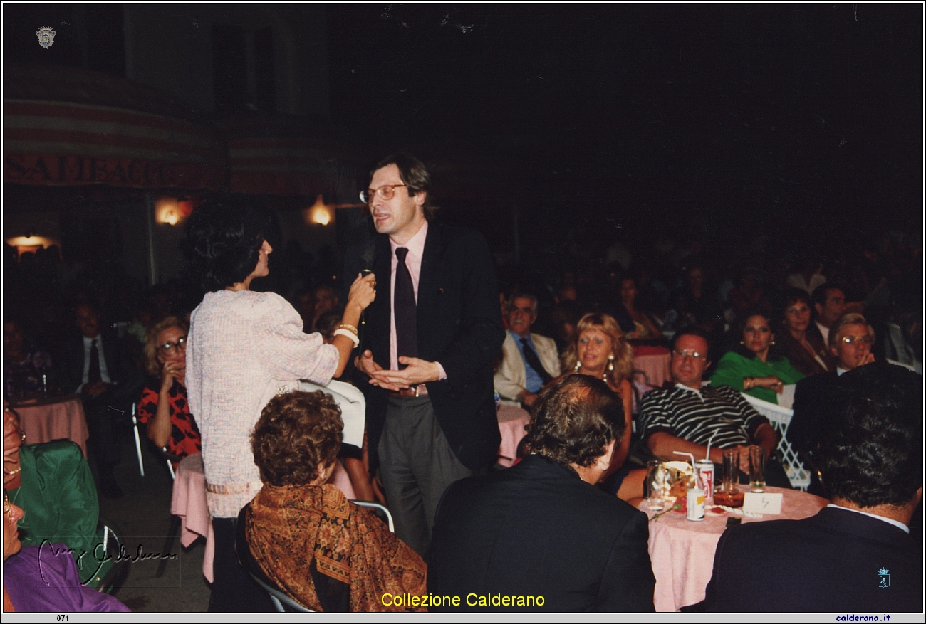 Vittorio Sgarbi 1991 a Piazza del Gesu'.jpeg