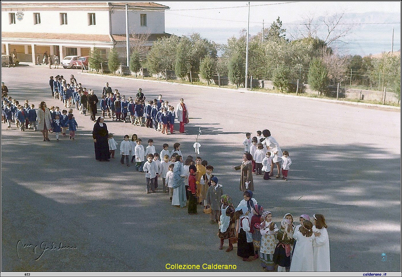 Recita di Natale scuole elementari 23-12-1974.jpg