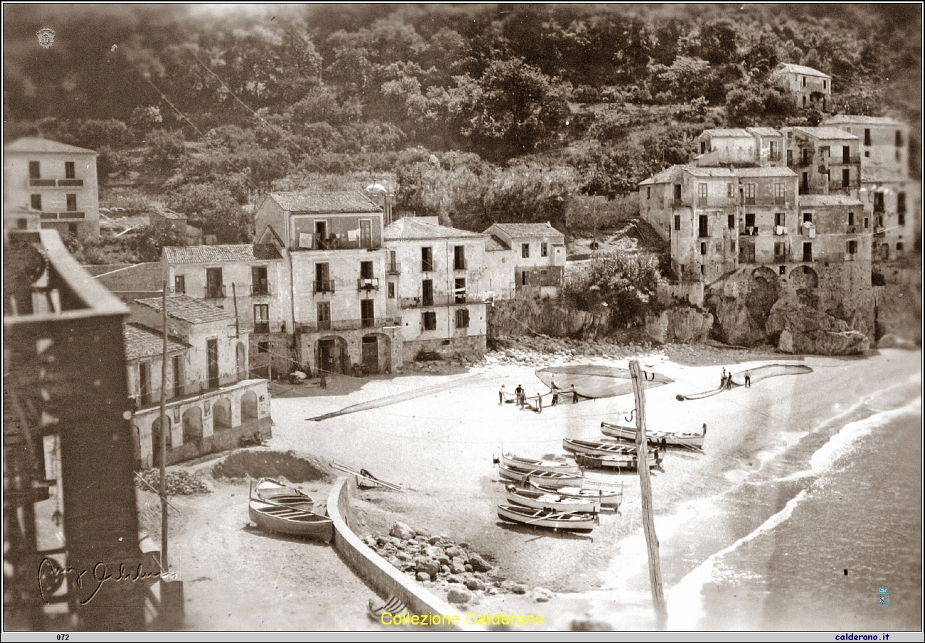 Reti ad asciugare sulla spiaggia del Porto.jpg