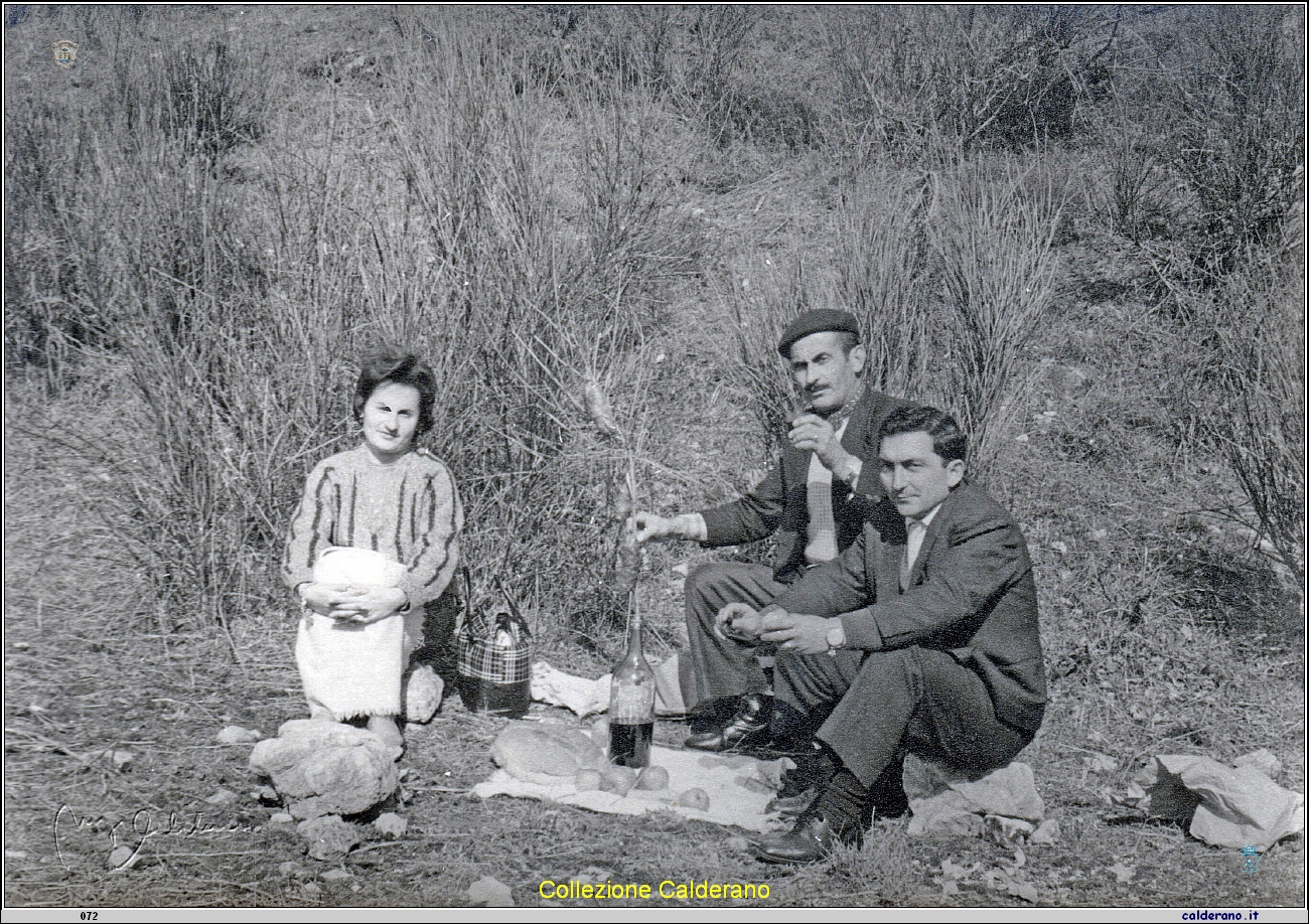 Teresa Maimone con il Padre e il Marito Gennarino Spatuzzi a Pasquetta.jpg