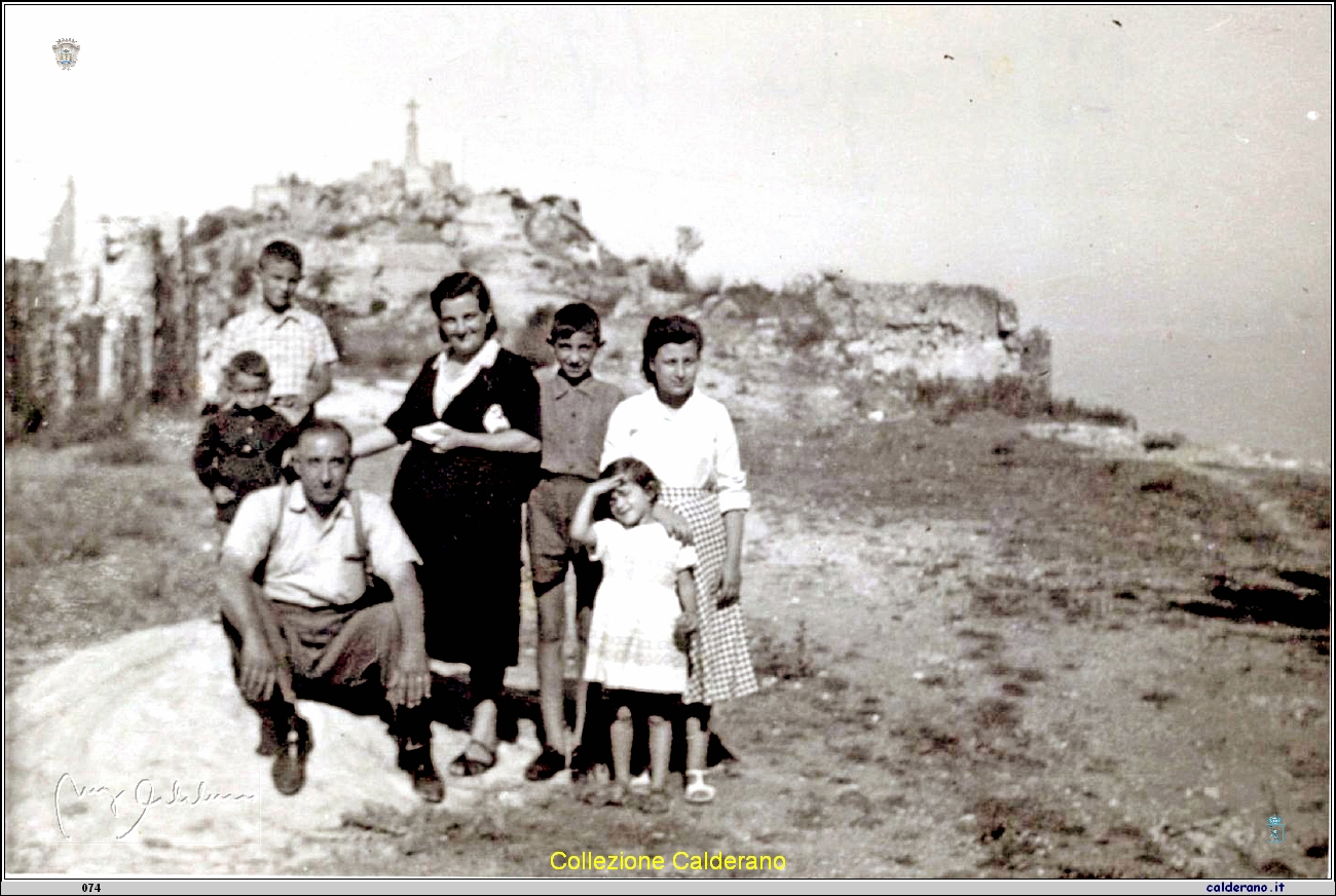 Luigi Liberatore e la famiglia al Castello.jpg