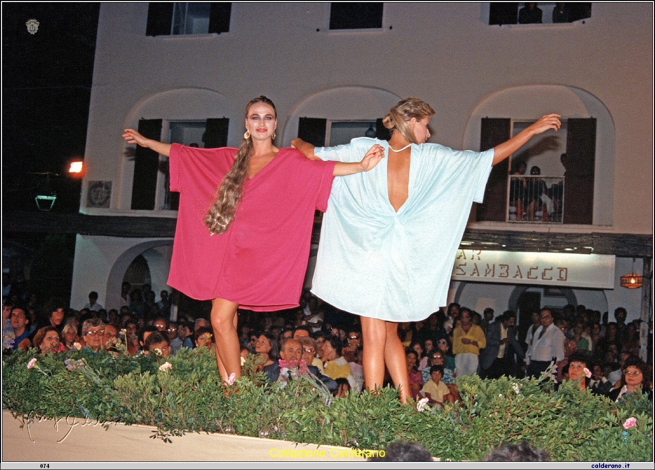 Sfilata di Moda a Piazza del Gesu' 1986.jpeg