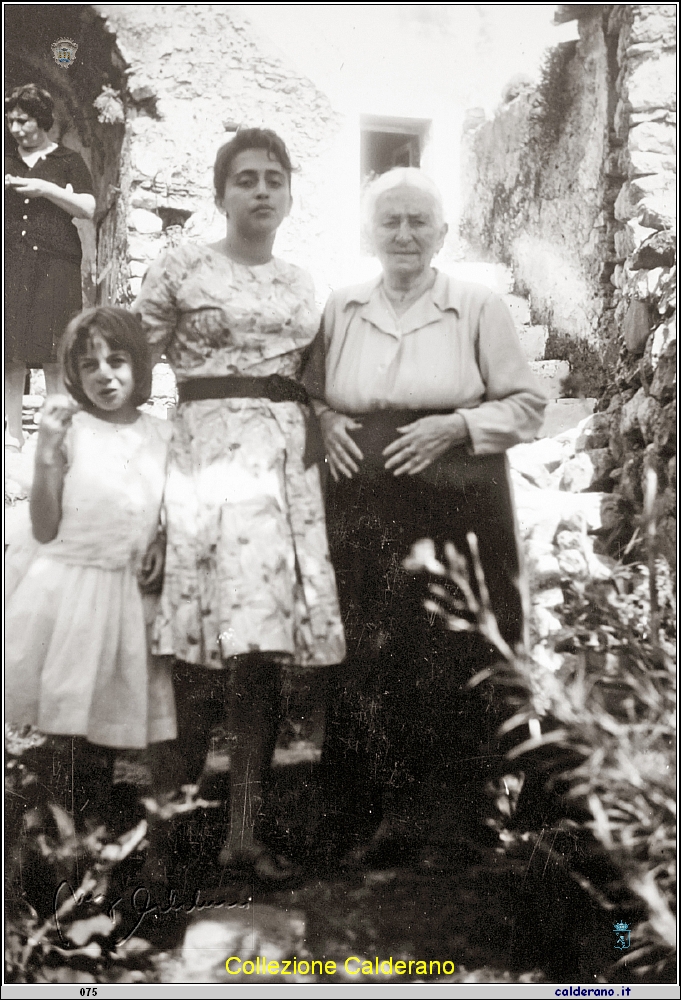 Bianca Ramirez e la Nonna Vincenzina Riccio.jpg