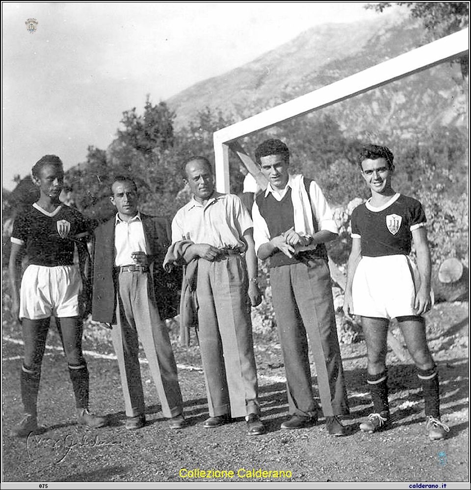 Dirigenti del Calcio Praia a Maratea - Estate 1949.jpg