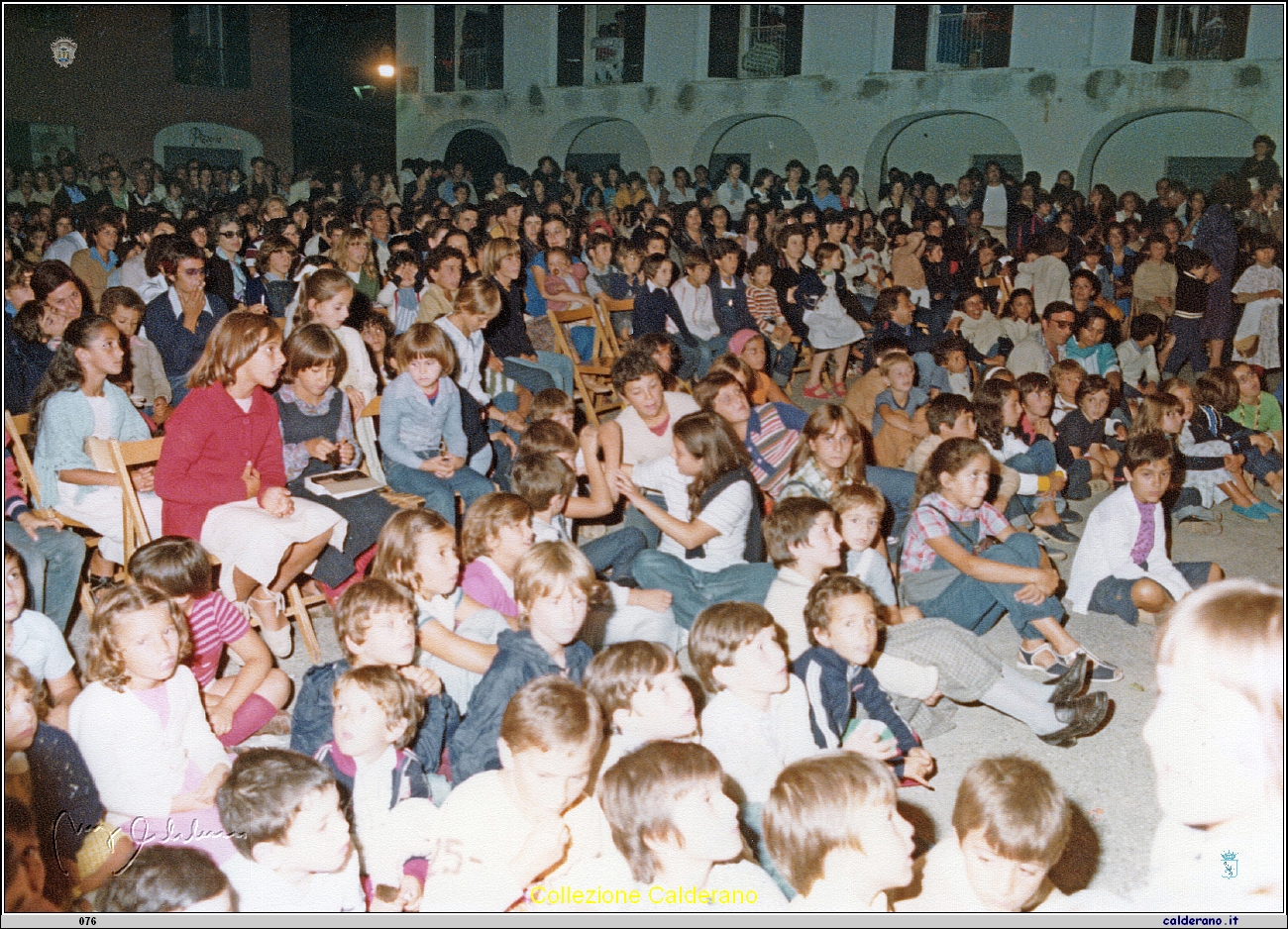 Il pubblico a Piazza del Gesu' 1979.jpeg