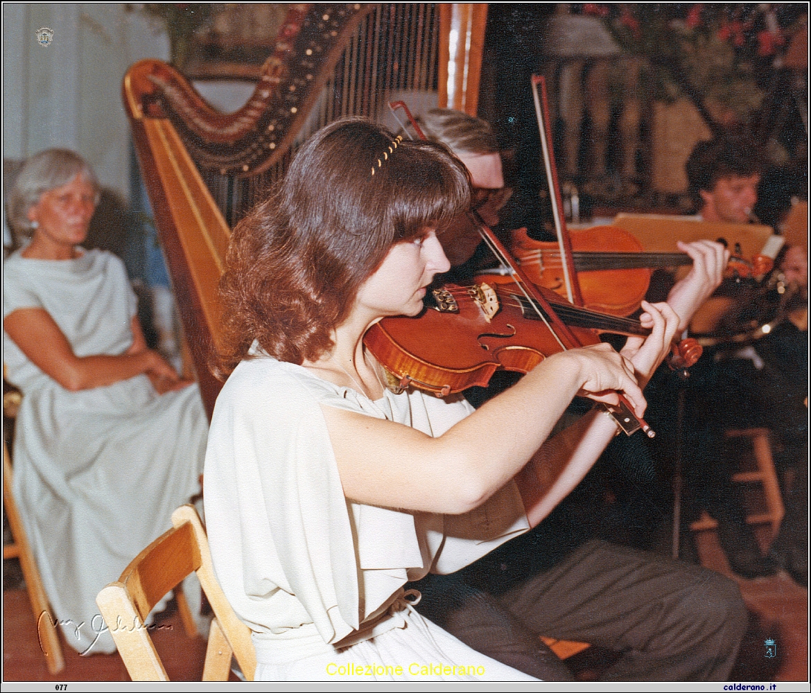 Orchestra in concerto nella Chiesa Madre 1983 4.jpeg