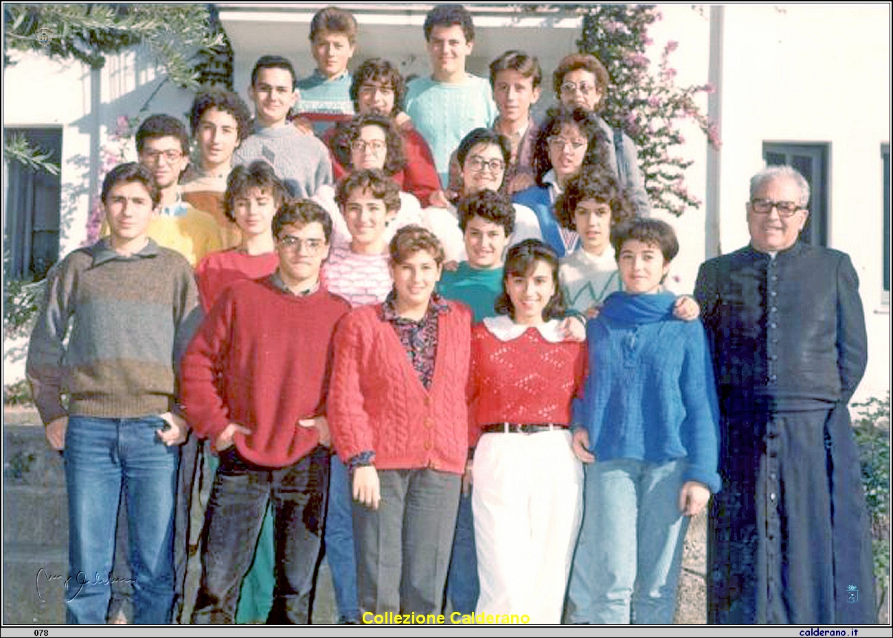 Alunni del Liceo e Padre Cerracchio.jpg