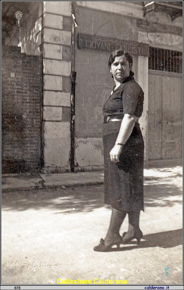 Giuseppina Liberatore Calderano - Mamma - in via Mandarini.jpg