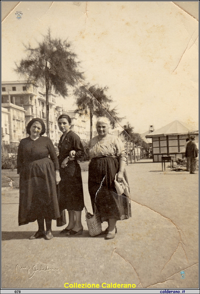 Giuseppina Limongi, Carmela Avigliano Zietta e Mariuccia Iannini Avigliano.jpeg