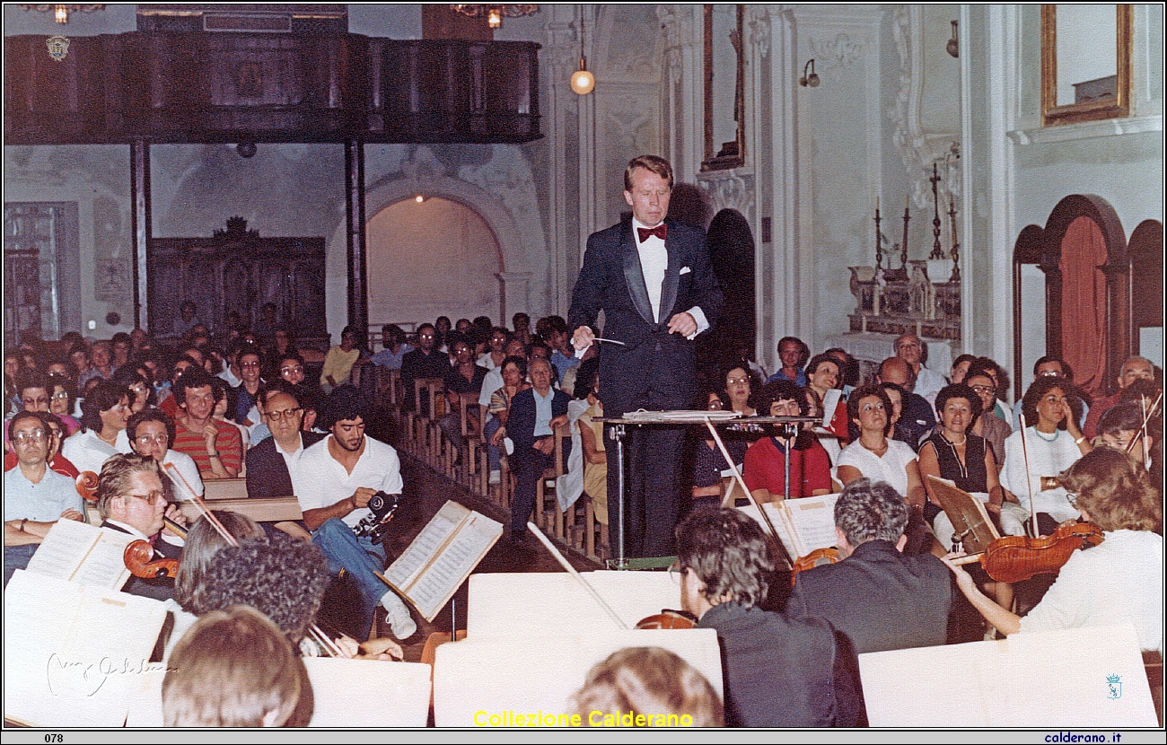 Orchestra in concerto nella Chiesa Madre 1983 5.jpeg