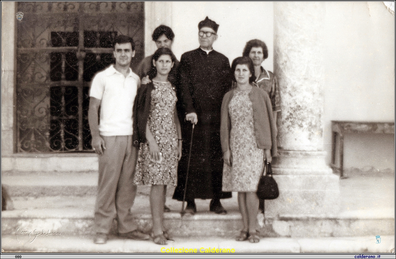 Famiglia Ercolina in visita a Don Domenico Dammiano.jpeg