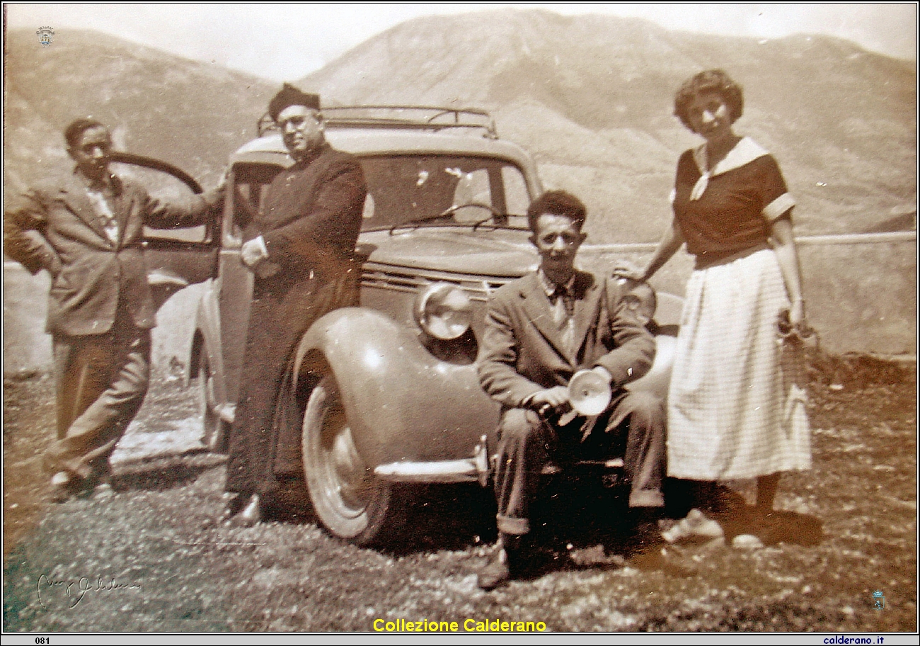 Antonio Liberatore, Don Domenico Dammiano, Armando Calderano e Rosy Cafiero 1954.jpg