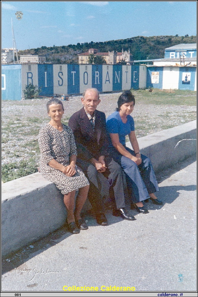 Famiglia Maimone al ristorante a Sapri.jpeg