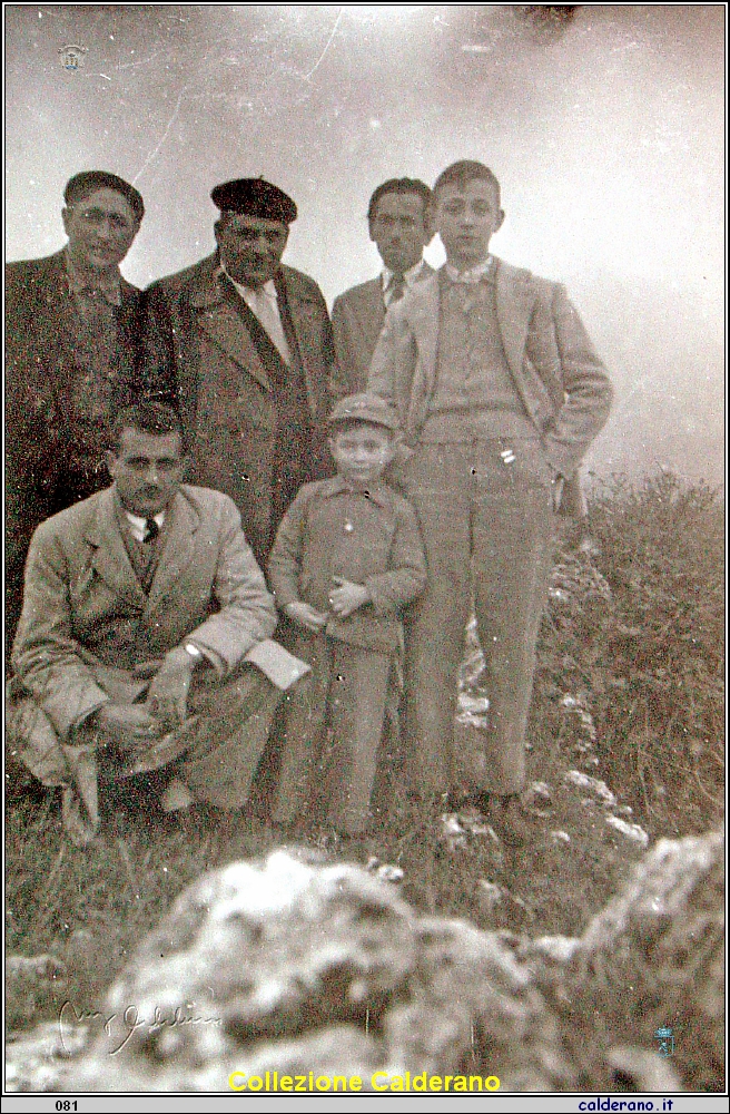 Francesco Brando, Biagio Avigliano, ---, Giovanni Brando, Felice Zaccaro e Antonio Brando al Castello.jpg