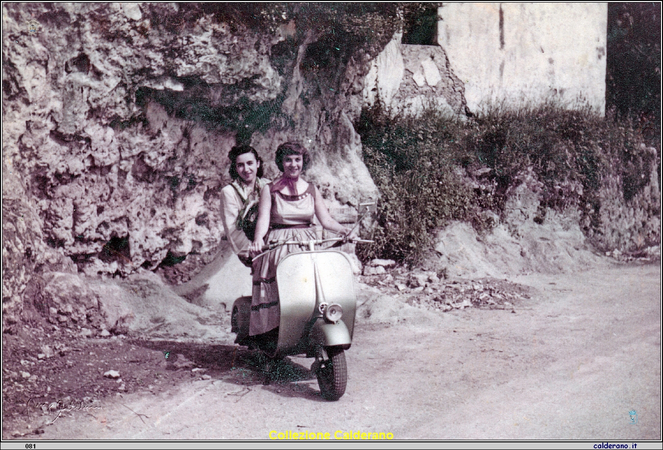 Pinuccia De Pasquale e Rosy Cafiero Liberatore sulla vespa.jpeg