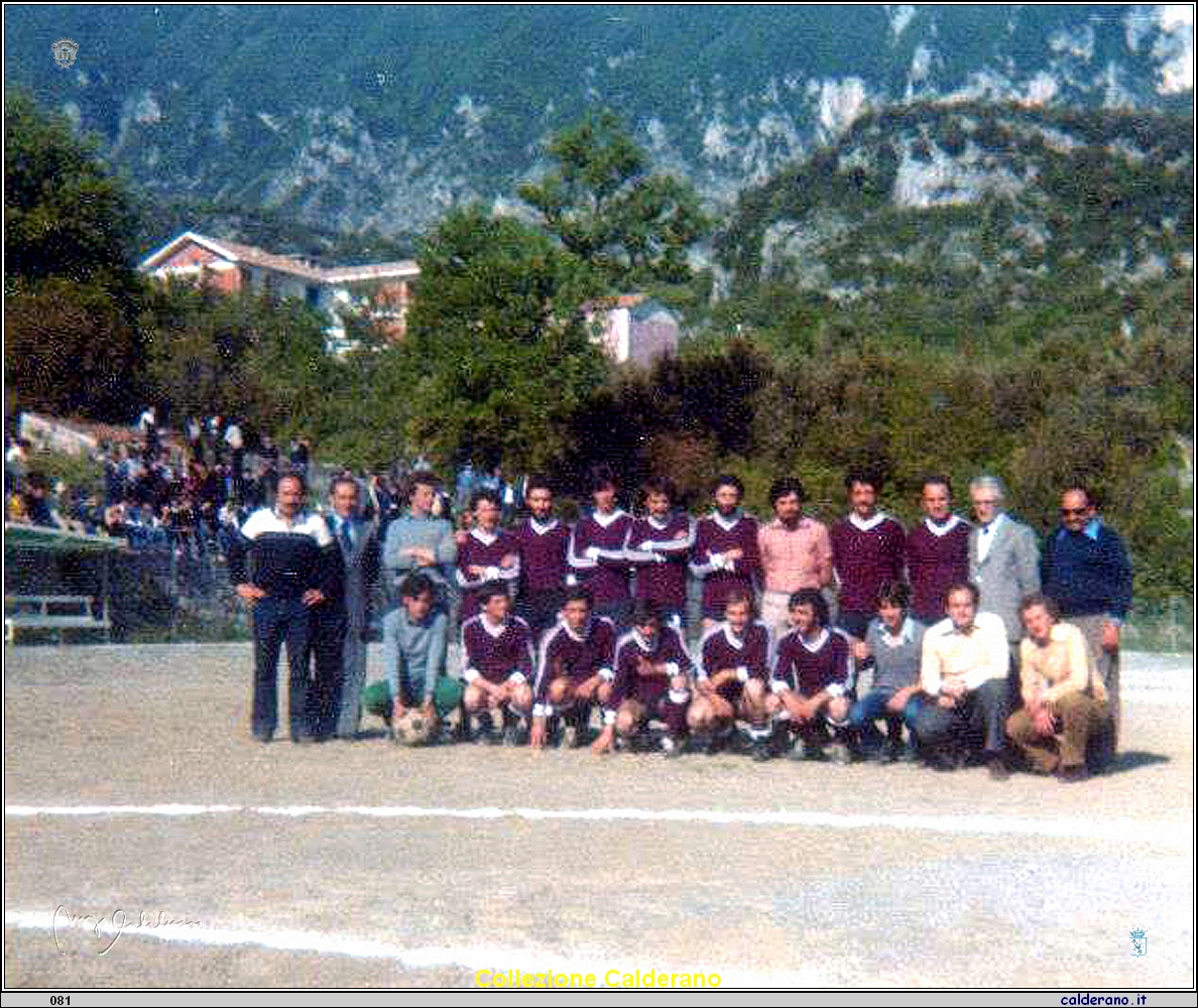 Squadra e dirigenti calcio Maratea.jpg