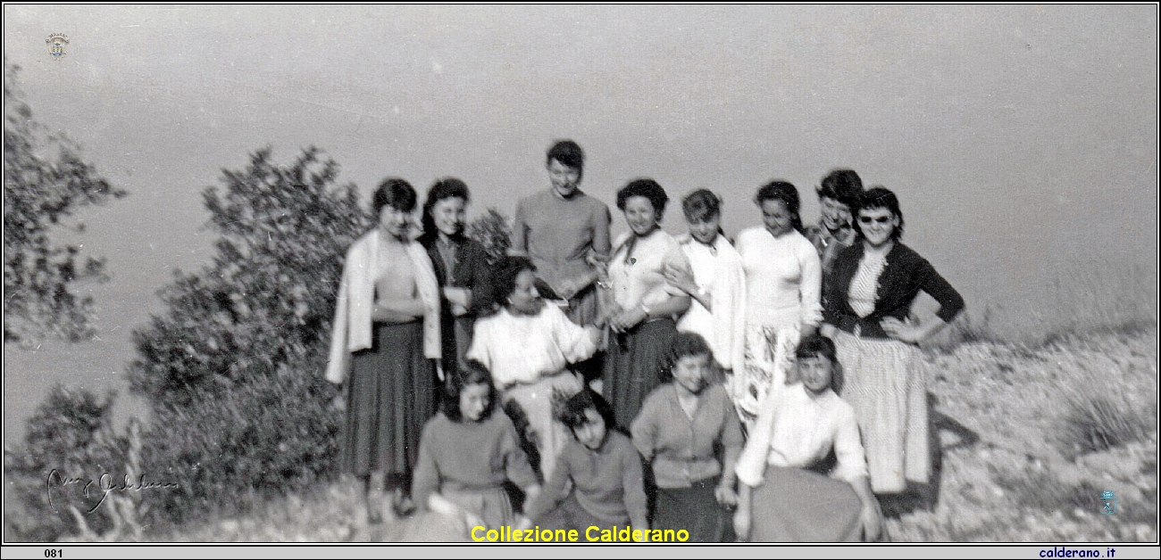 Studentesse del Magistrale alla Madonna della Pieta' 1956.jpeg