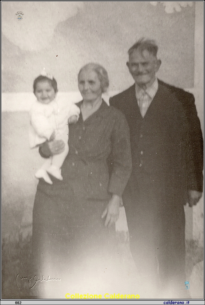 Francesca Limongi con i Nonni Rosina e Michele Garcia di Armento.jpeg