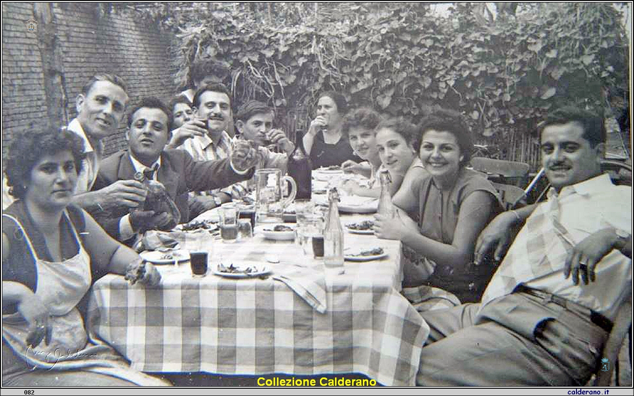 Pranzo a casa della Famiglia La Neve a Praia a Mare.jpg