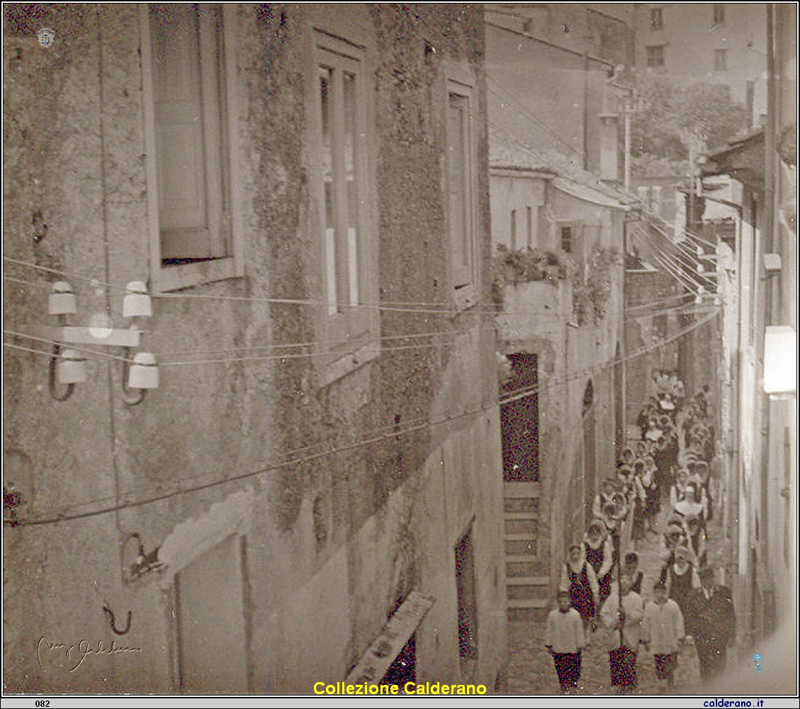 Processione in Via Sospiro.jpg