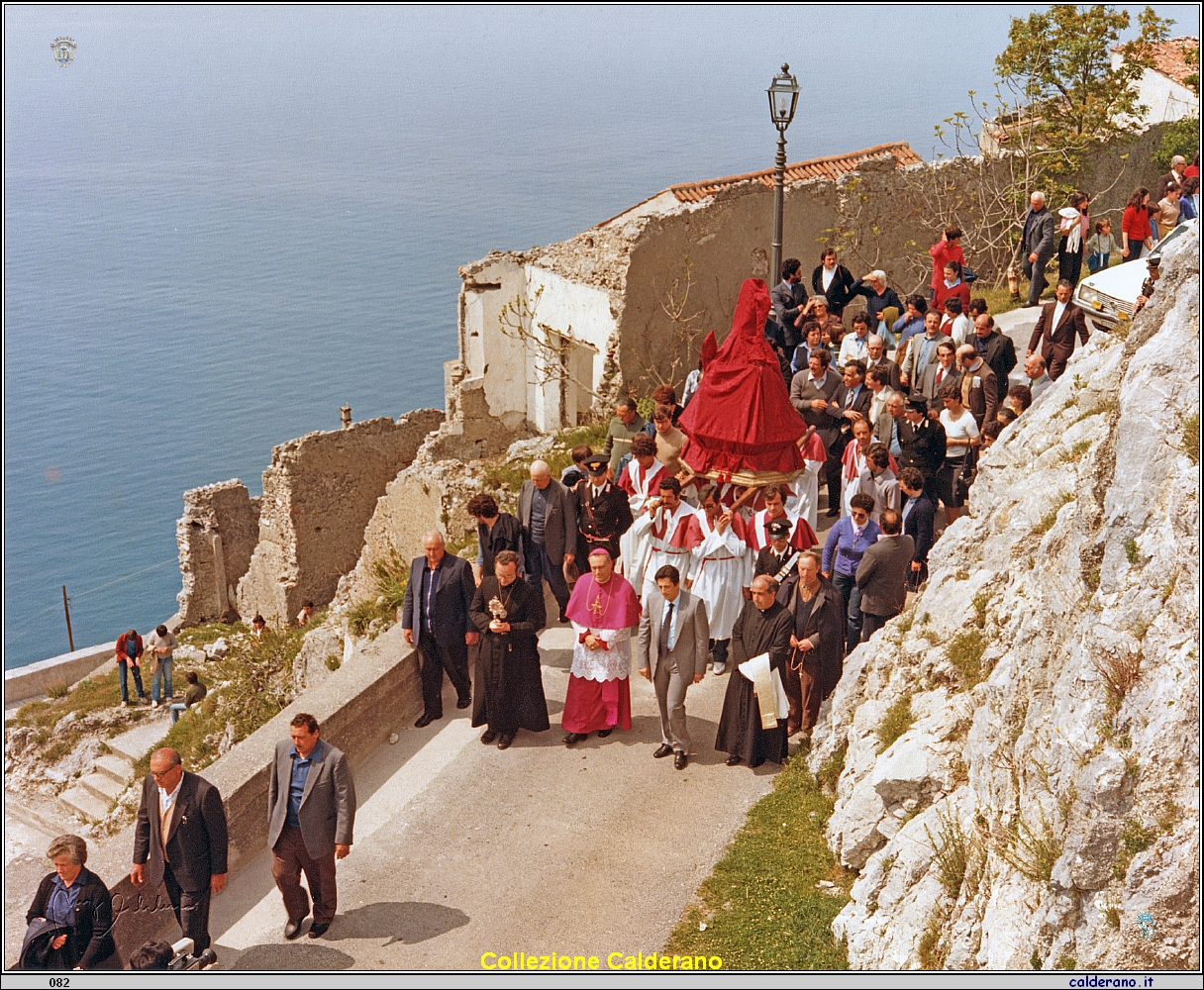 San Biagio scende dal Castello 1982.jpeg