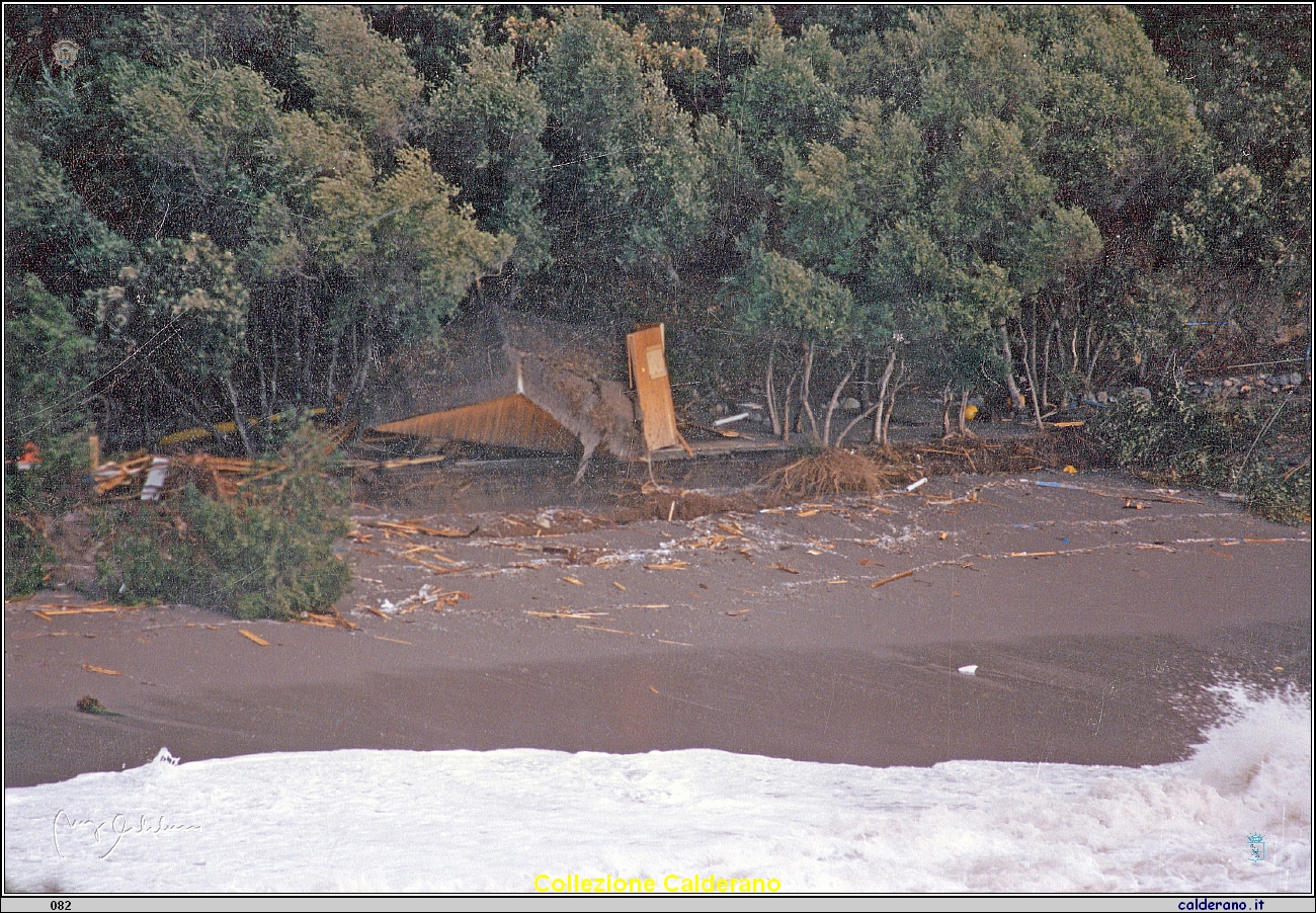 Spiaggia Cala Don Nicola dopo la tempesta - 1987.jpeg