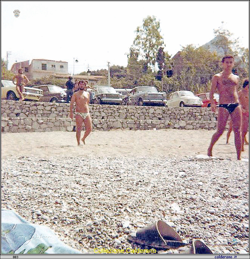 Beach soccer sulla spiaggia di Fiumicello 1970.jpg