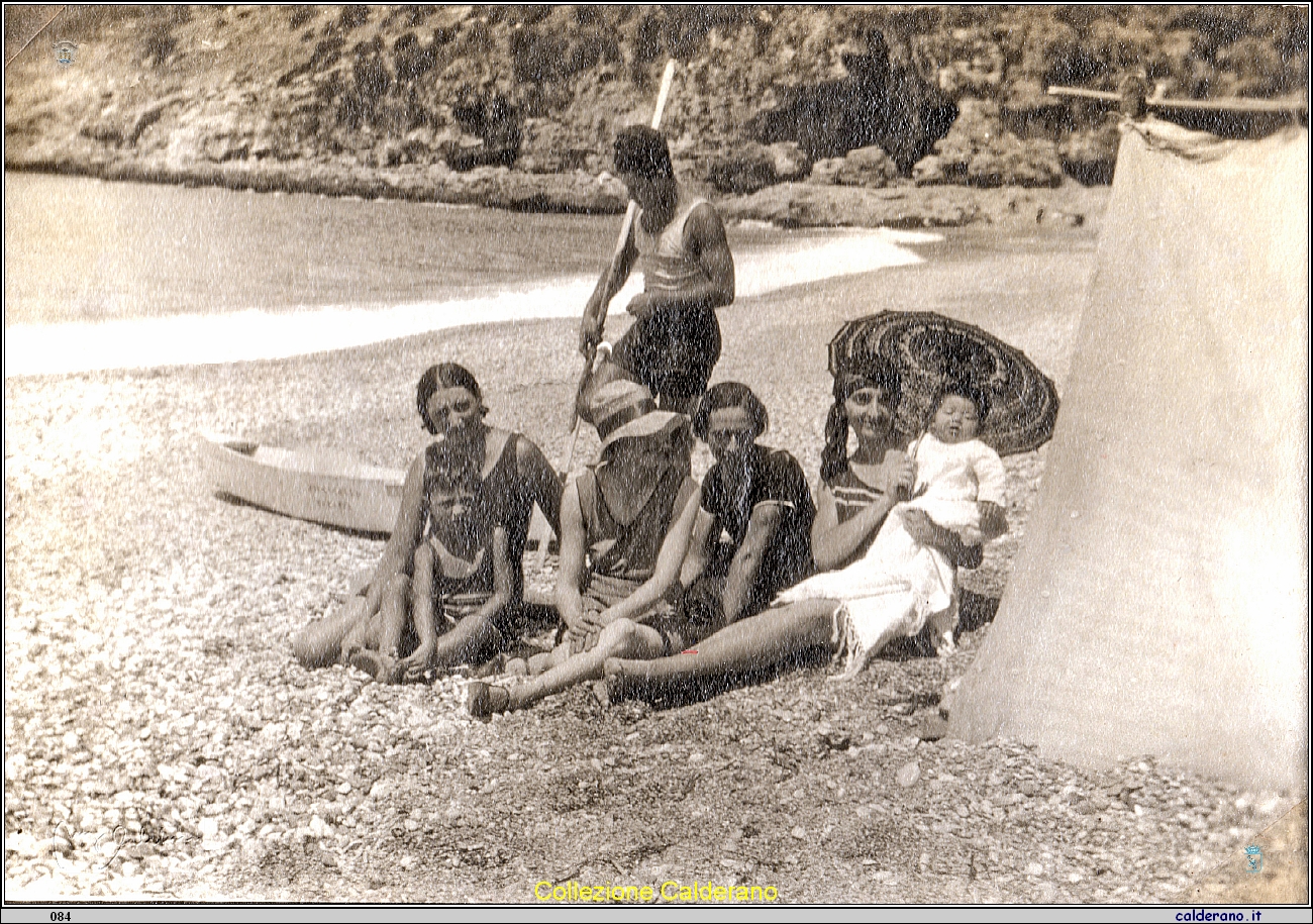 Famiglia D'Orlando sulla spiaggia di Fiumicello.jpg