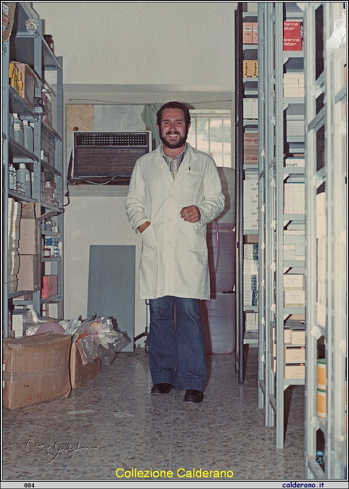 In farmacia - Settembre 1973.jpg