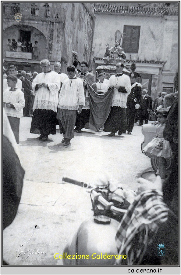 Padre Fiore nella Processione di San Biagio.jpeg